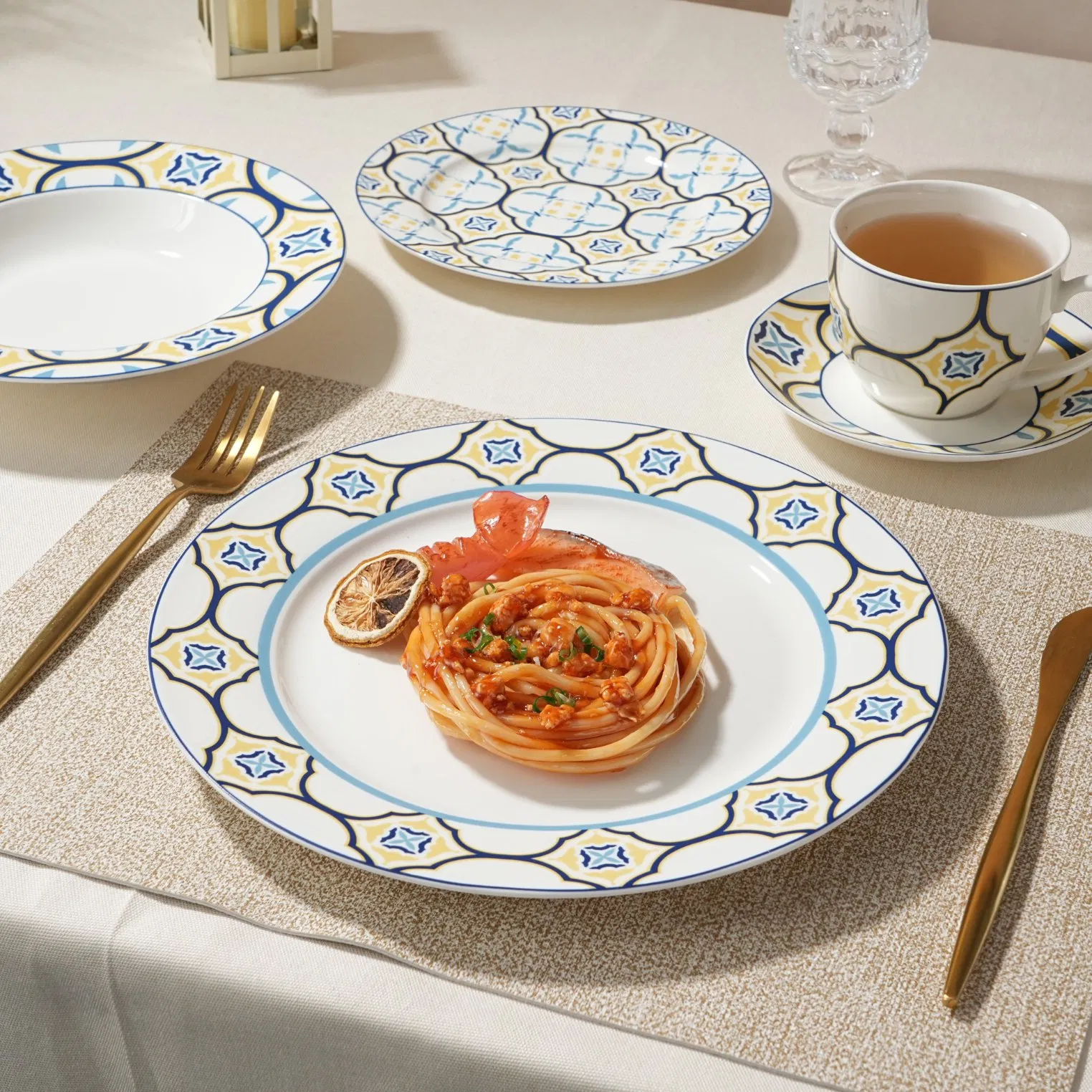 Wholesale Porcelain Tableware Customized Dinnerware Plates Ceramic Dinner Set