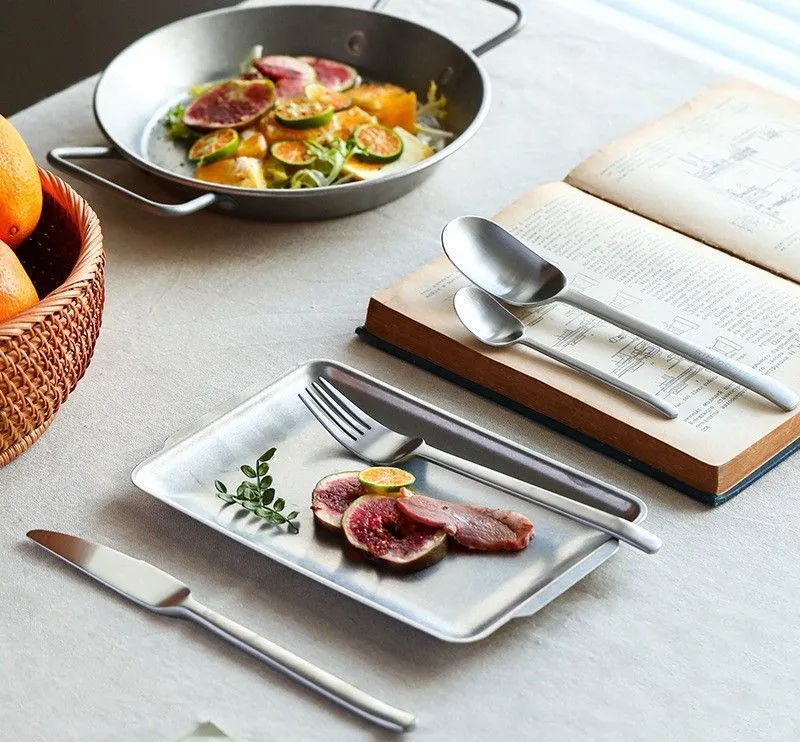 Cutlery Set Display 1