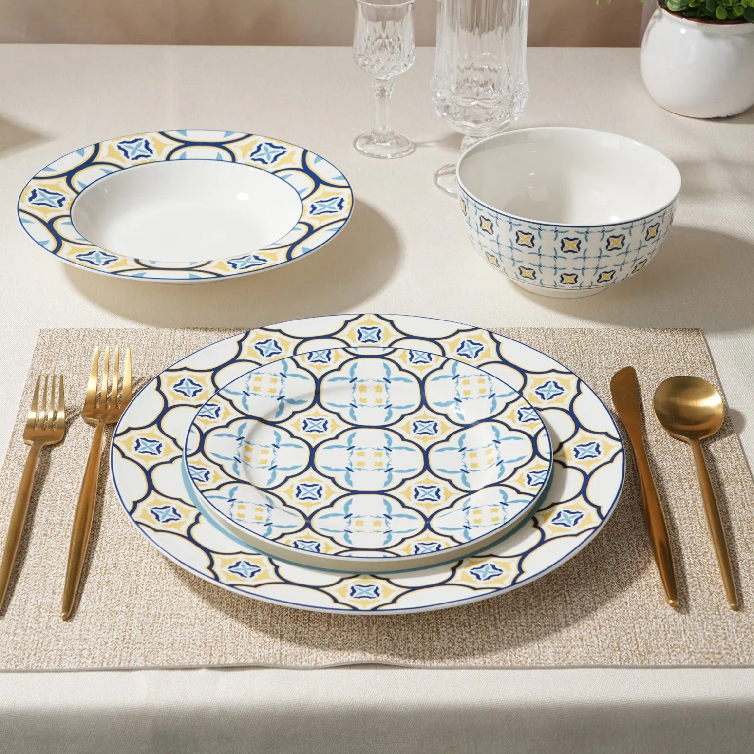 Wholesale Porcelain Tableware Customized Dinnerware Plates Ceramic Dinner Set