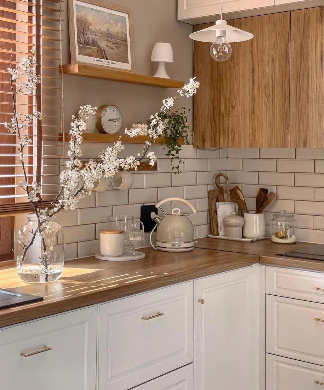 Elegant Customized Wardrobe Solutions for Luxurious Living Spaces