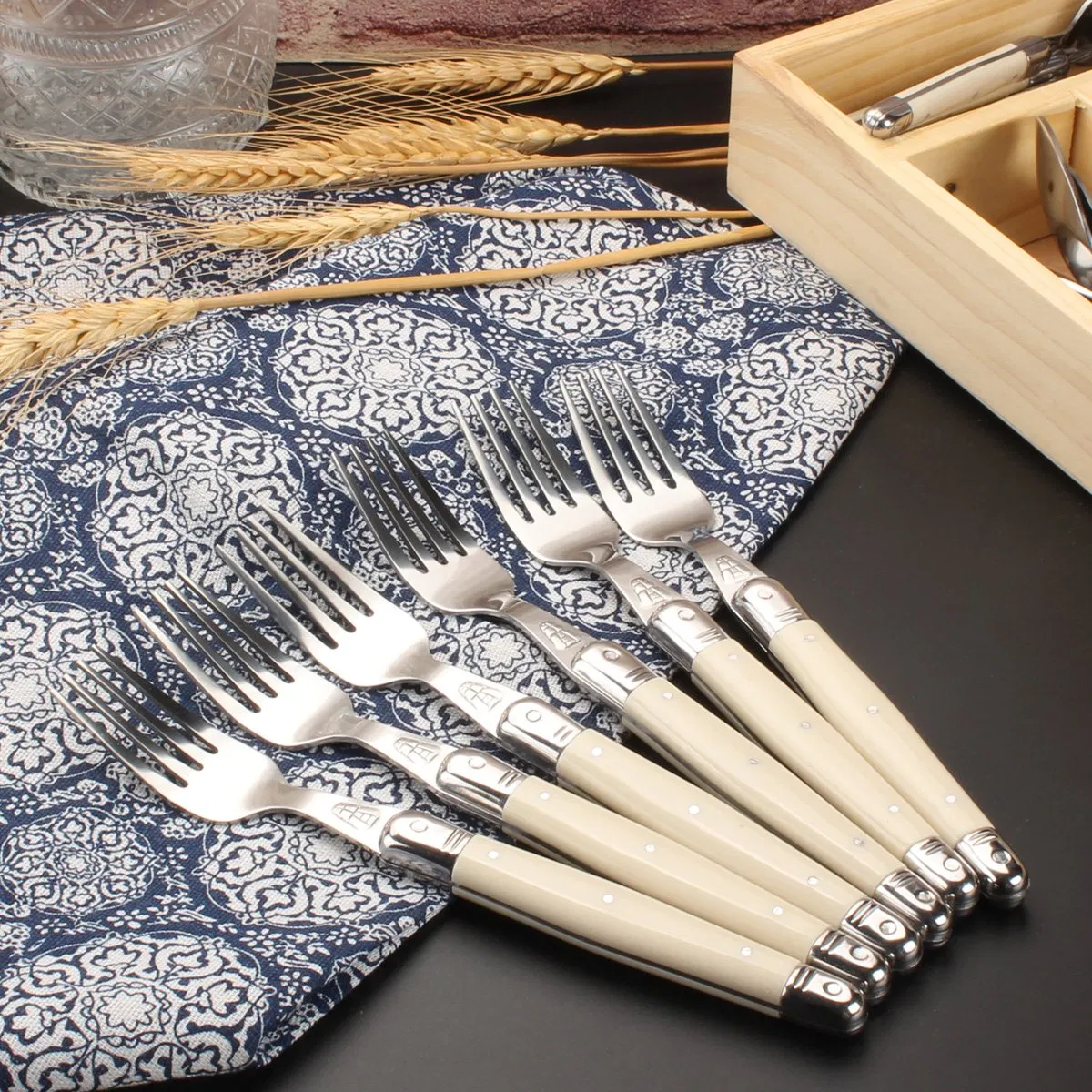 High Quality 4PCS Cutlery Set Tableware Set Steak Knife Fork Spoon Cutlery Set with Stainless Steel and ABS Handle