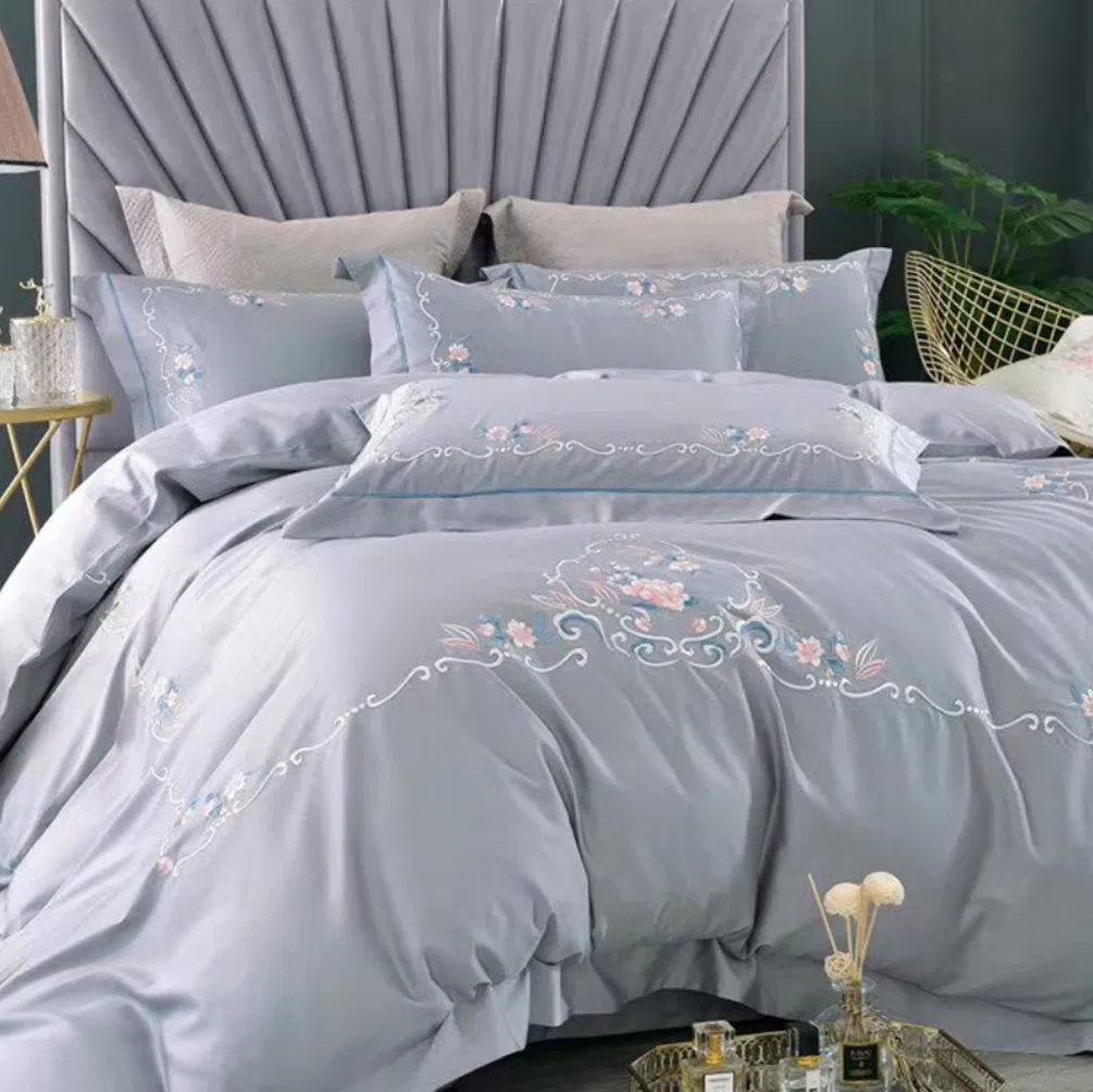 Comforter Display 14