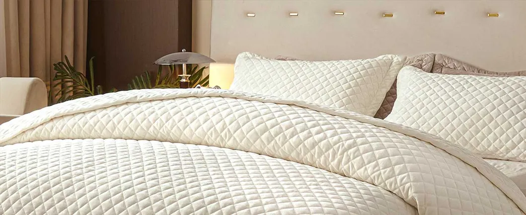 Lightweight All Seasons Reversible Quilt Set