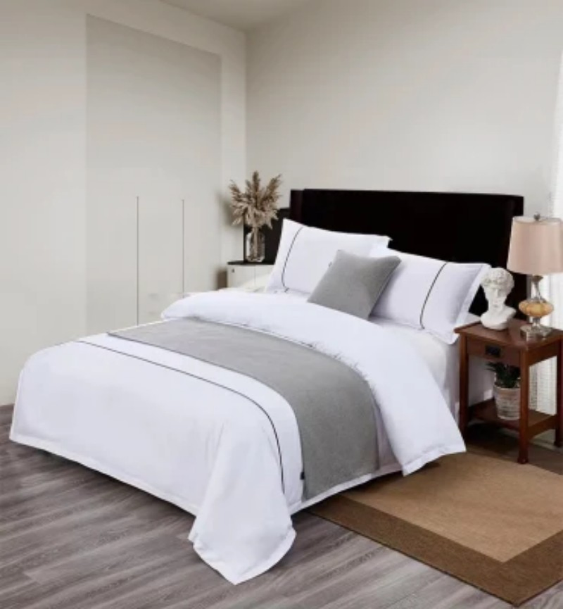 Luxury 100% Cotton Embroidered Hotel King Bedding Set for Hotel and Home