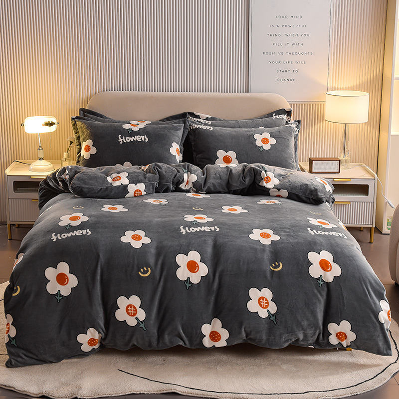 Cute Cartoon Style Comfortable Milk Velvet Duvet Cover Queen King Size Duvet Cover with Bed Sheet and Pillowcases