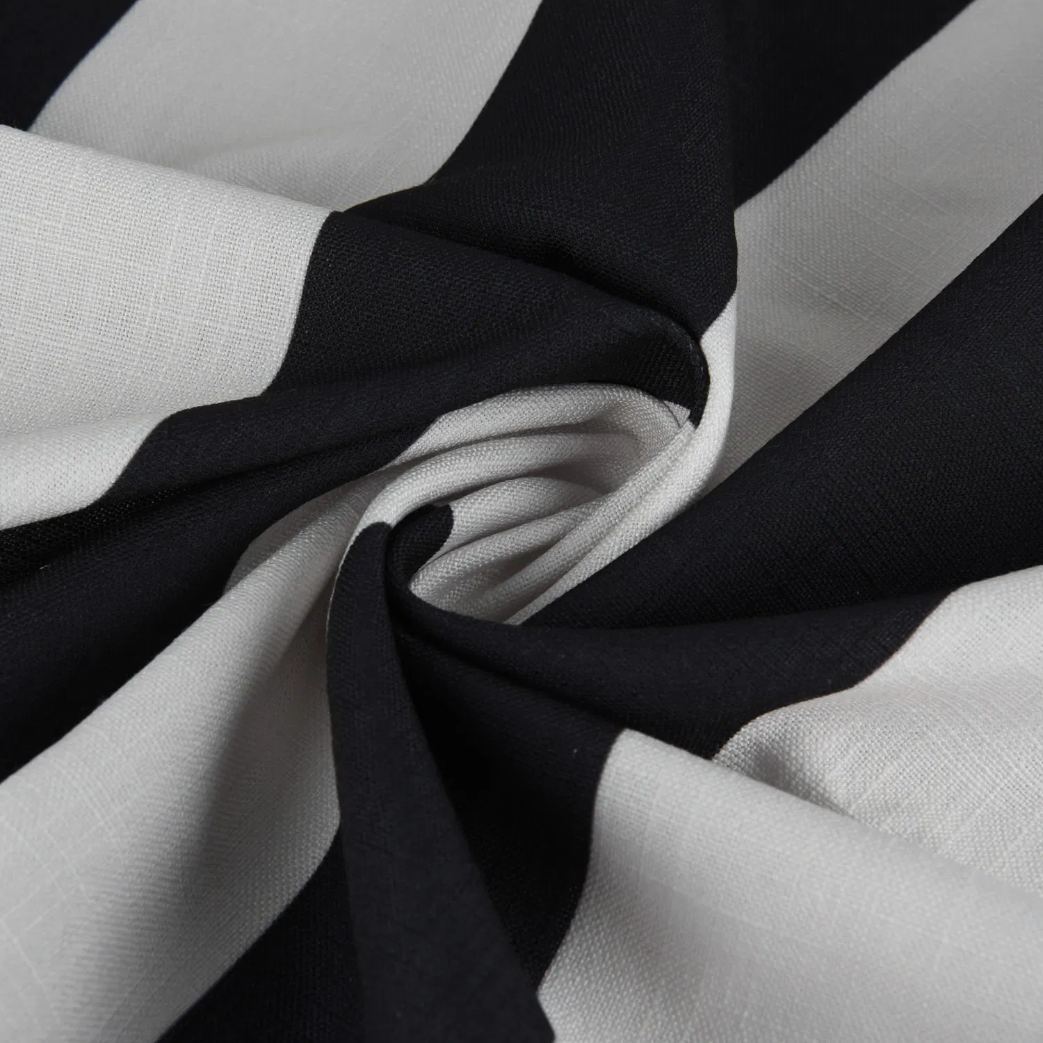 Elegant Black and White Stripe Table Linens for Stylish Dining Experiences