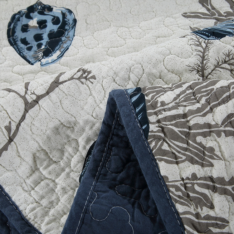 Factory Direct Sale Comfortable Fitted Bed Skirt Luxury Wedding Bedding Set Quilted Bedspread