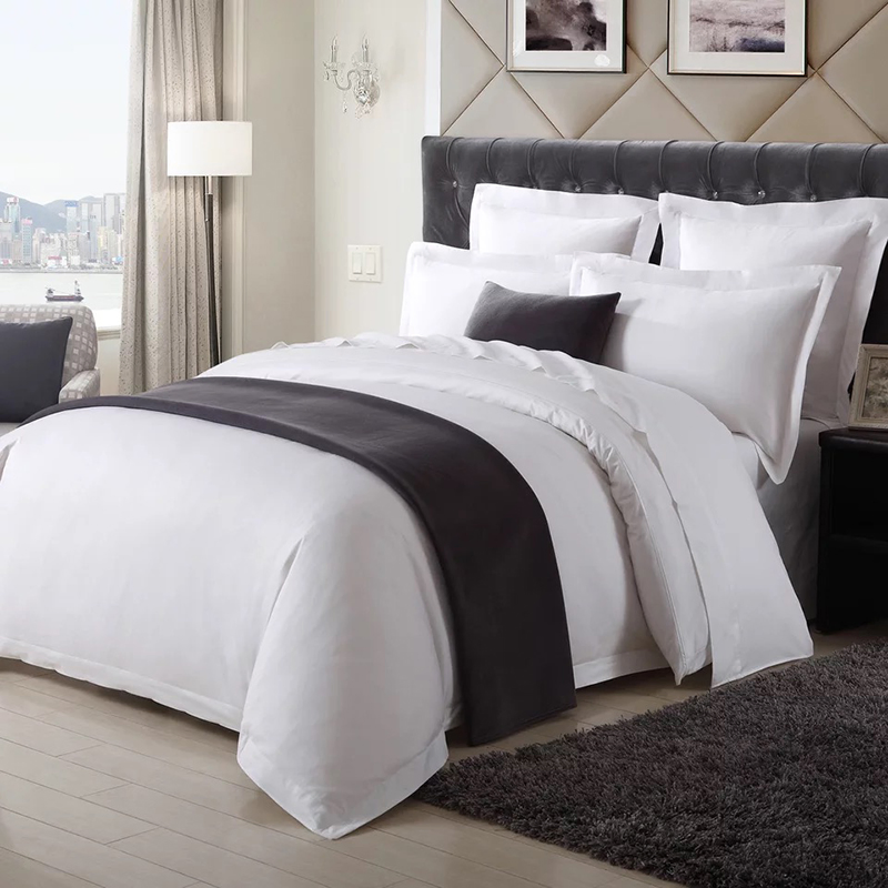 China Factory Wholesale Luxury Embroidered Bedding Set Platinum Home Hotel Bedding