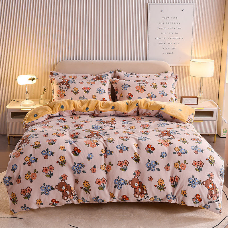 Cute Cartoon Style Comfortable Milk Velvet Duvet Cover Queen King Size Duvet Cover with Bed Sheet and Pillowcases