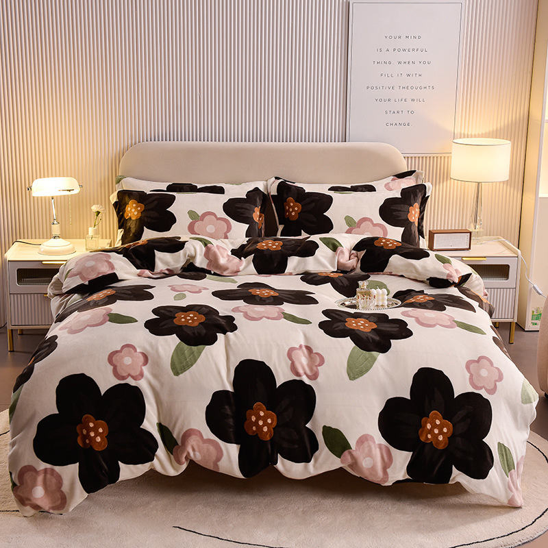 Cute Cartoon Style Comfortable Milk Velvet Duvet Cover Queen King Size Duvet Cover with Bed Sheet and Pillowcases