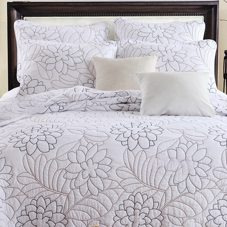 Soft and Breathable Wholesale 100% Cotton Thin Quilted Home Bedspread Quilt