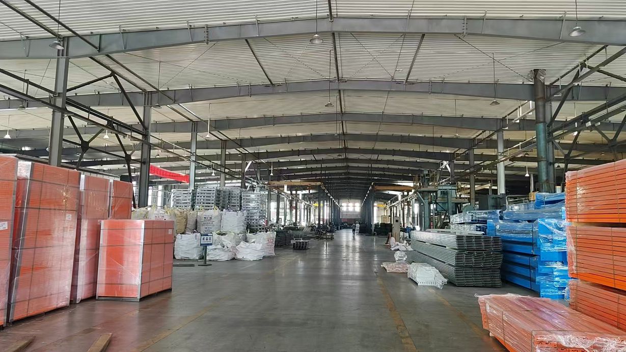 Selective pallet racking installed in large-scale logistics warehouse