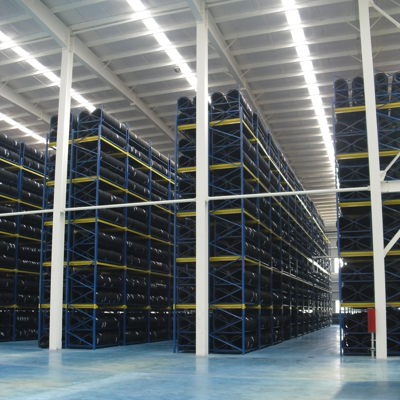 High Capacity Multi-layer Customized Tire Stacking Racks Heavy Duty Drive in Pallet Racking Warehouse Metal Shelf Steel Shelves