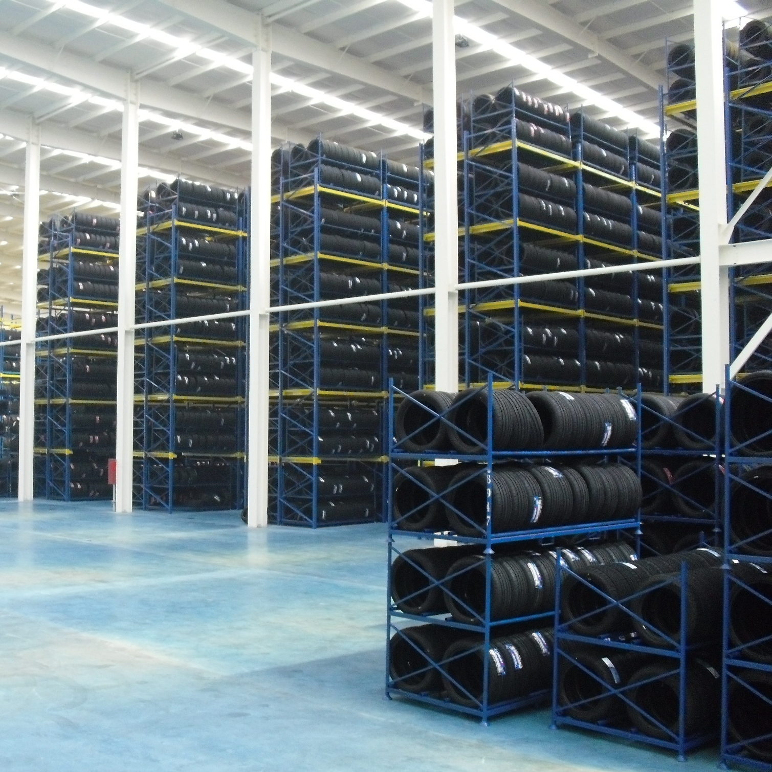 High Capacity Multi-layer Customized Tire Stacking Racks Heavy Duty Drive in Pallet Racking Warehouse Metal Shelf Steel Shelves