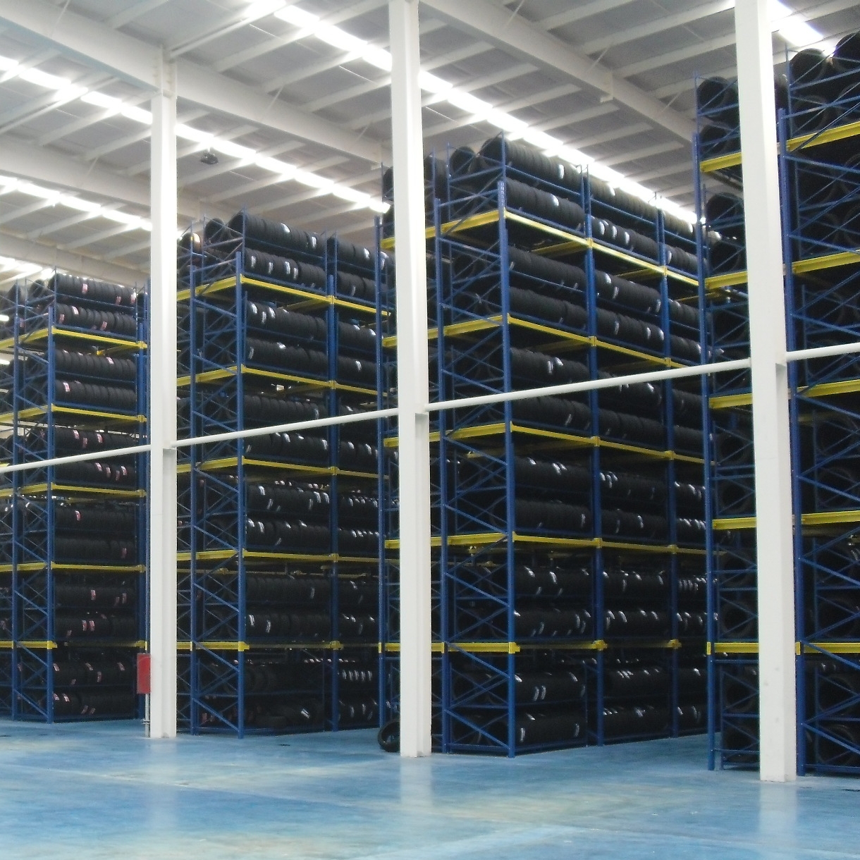 High Capacity Multi-layer Customized Tire Stacking Racks Heavy Duty Drive in Pallet Racking Warehouse Metal Shelf Steel Shelves
