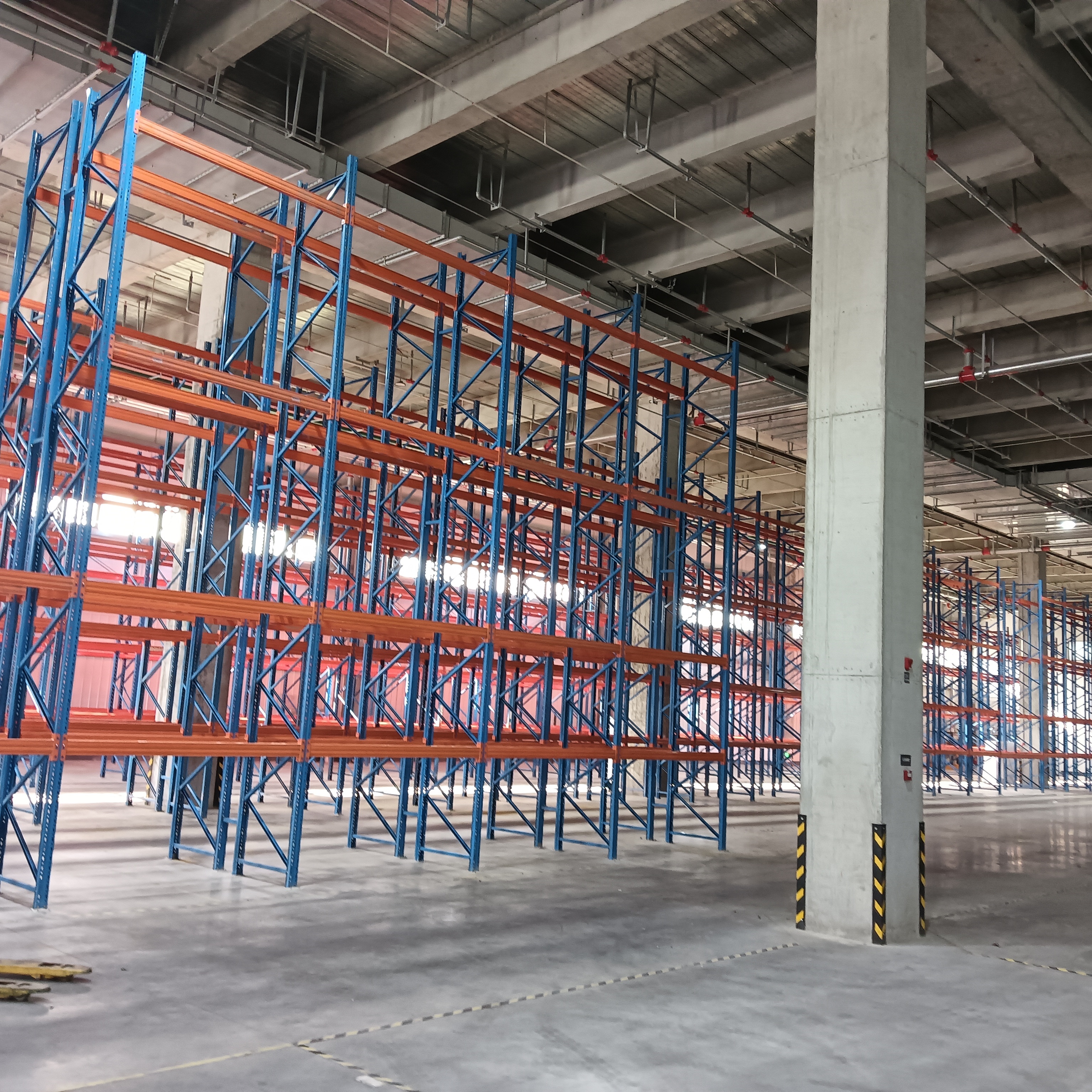 Factory Direct Sales Heavy Duty Pallet Racking High Load Industrial Selective Pallet Racking System for Warehouse Goods Storage