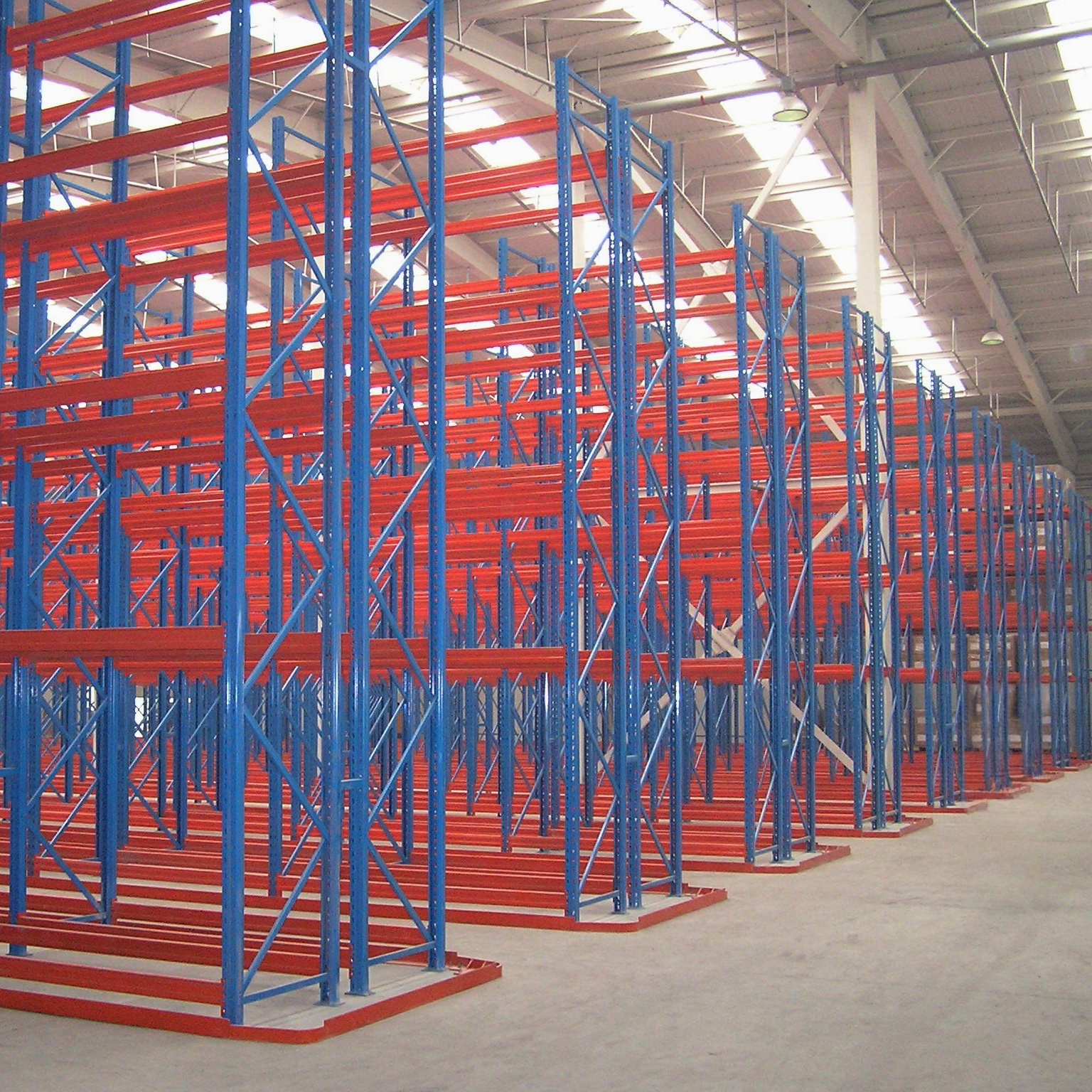 High Bearing Narrow Aisle Rack Heavy Duty Steel Industrial Pallet Shelving System 4Layer Shelves Unit for Warehouse Storage