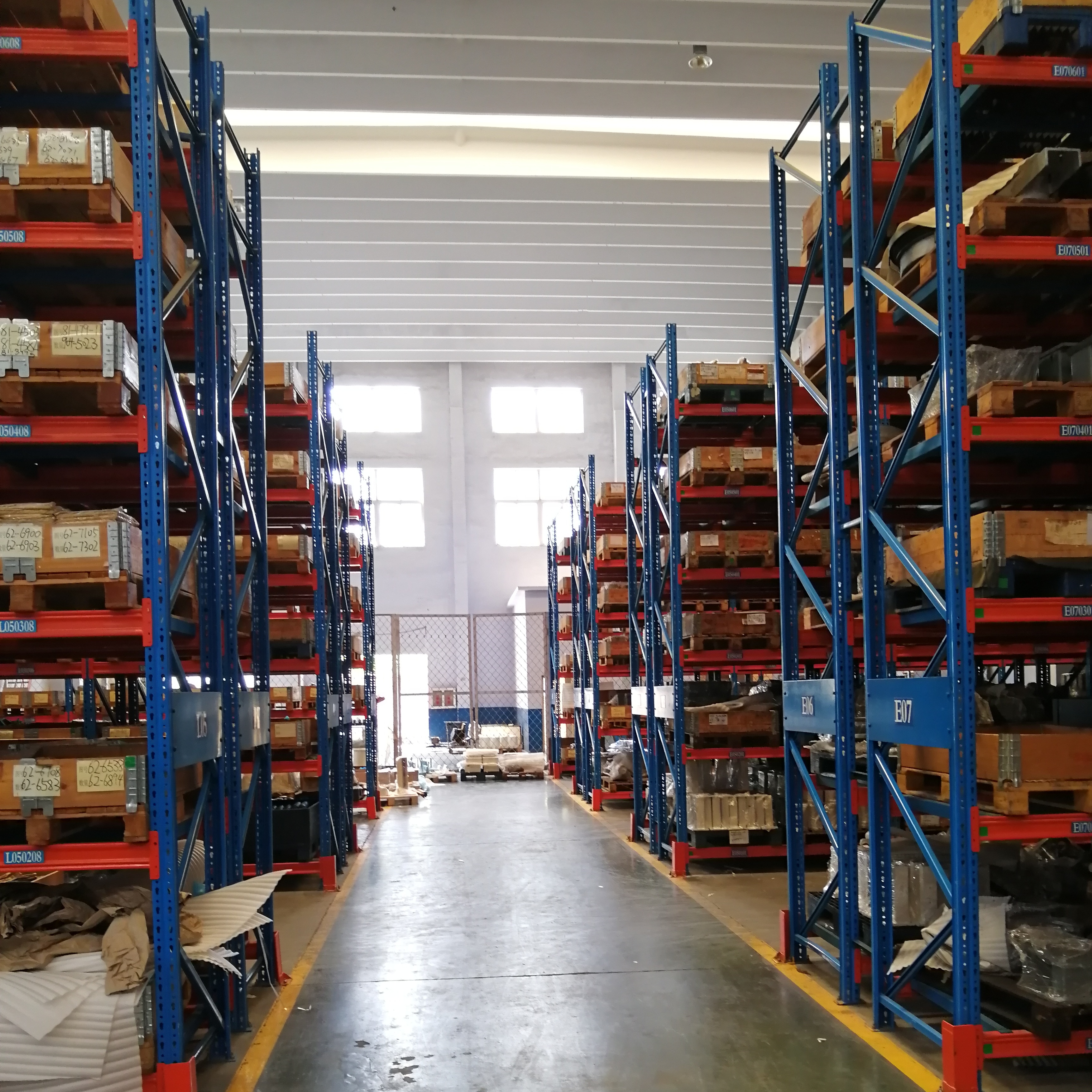 Customizable Teardrop Heavy Duty Pallet Rack System Selective Pallet Racking Metal Shelf High Load Adjustable Warehouse Rack