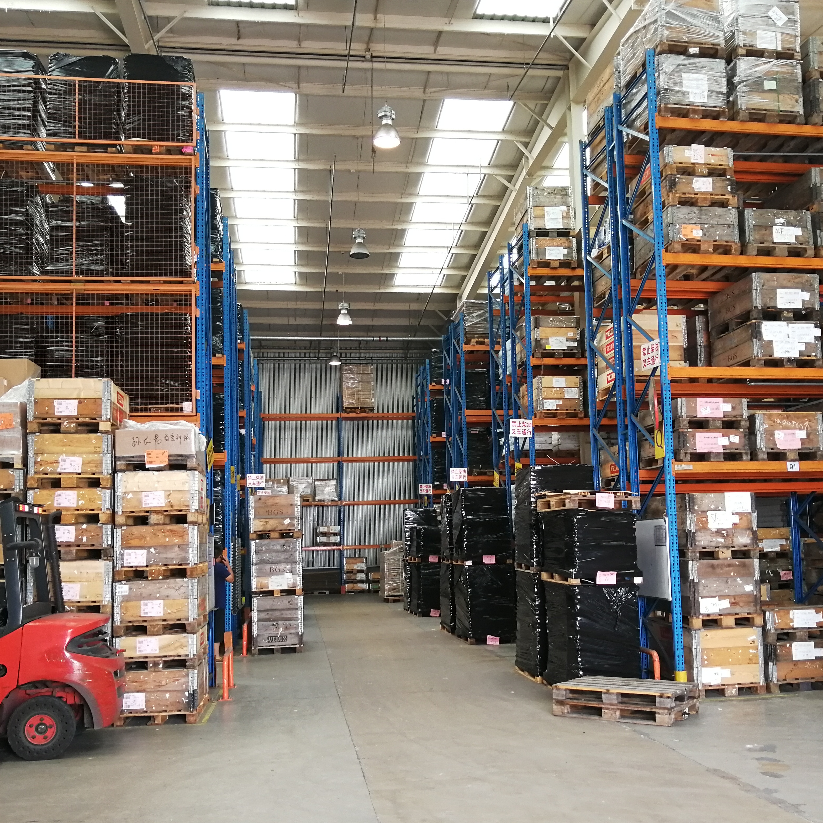 Powder Coated Wire Mesh Teardrop Pallet Rack Heavy Duty Warehouse Rack with CE Certification for Cold Room Food Industry Storage