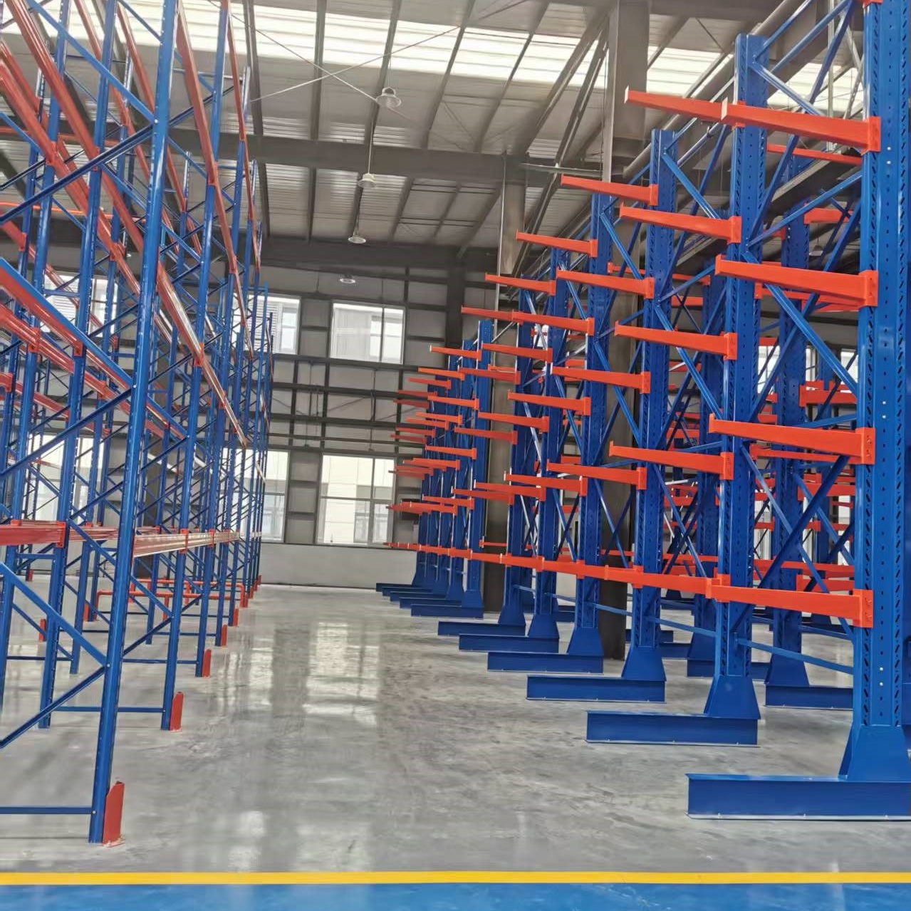 Multi Layer Industrial Cantilever Storage Rack Heavy Gauge Steel for Building Material Warehouse