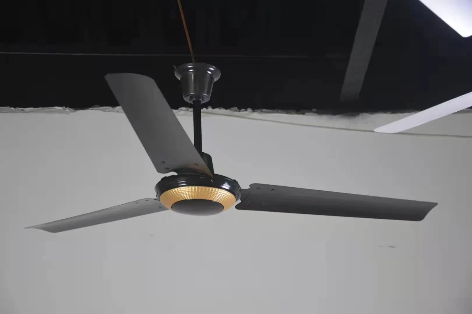 56inch DC Fan Cool Solar Ceiling Fan with Remote Control 515