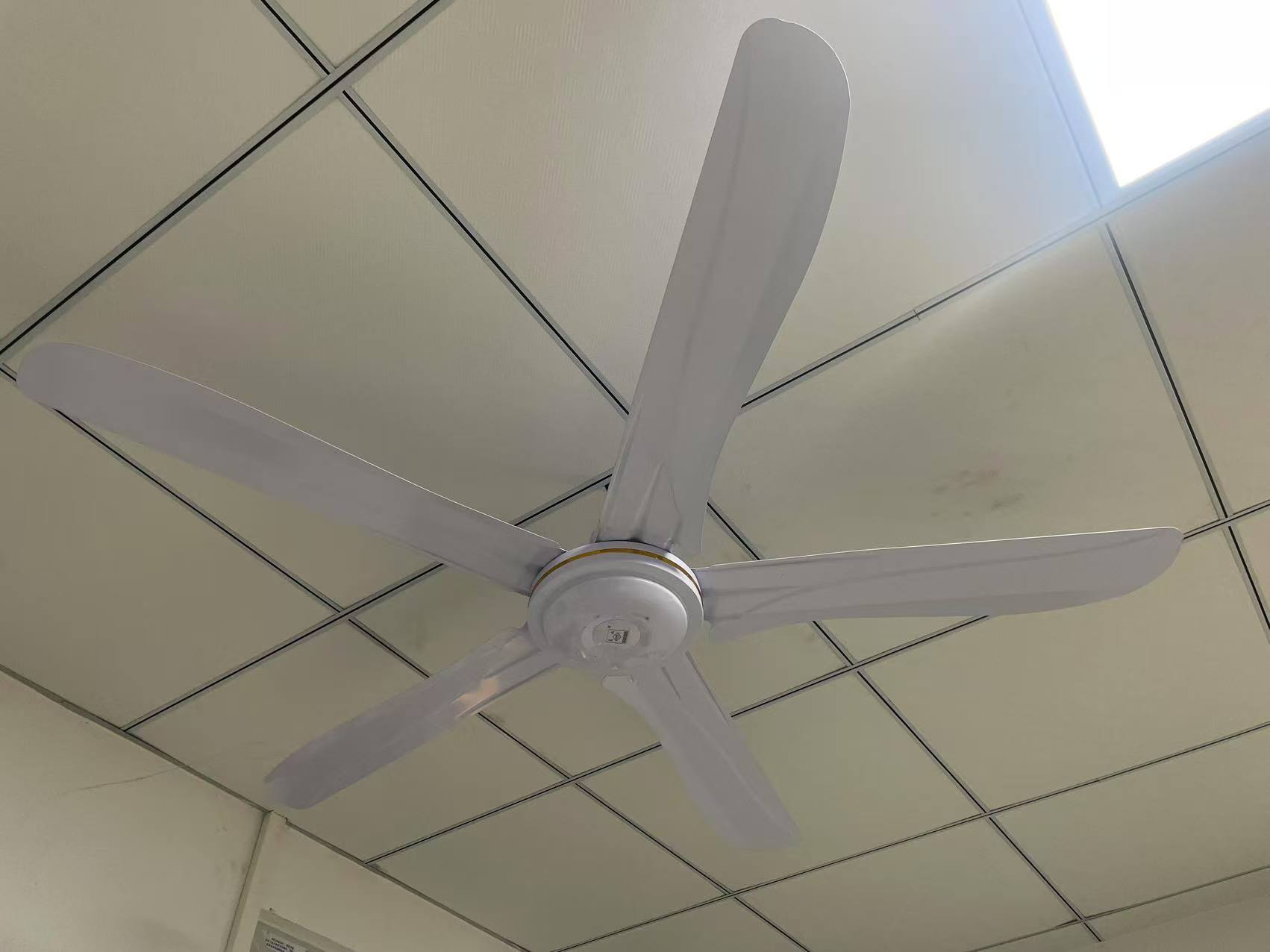 High Quality 56-Inch Iron Blade Ceiling Fan for Bedroom