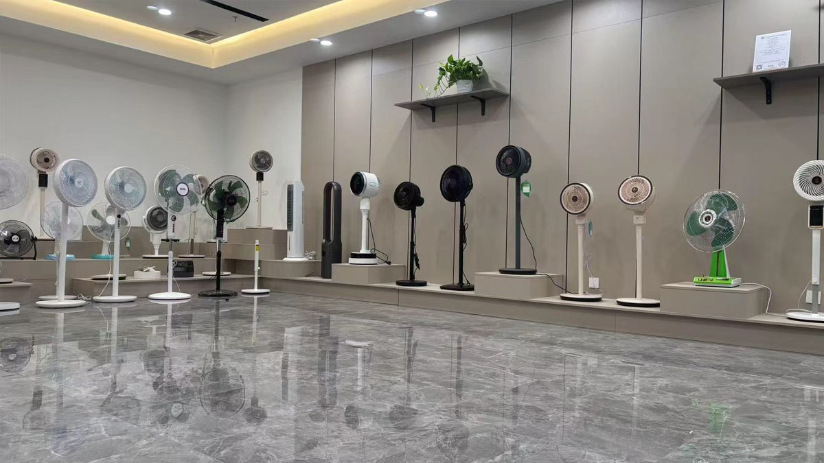 Industrial Commercial 56 Inch Ceiling Fan Metal Blade Outdoor Hotel Electric Wind Energy Efficient Quiet Durable BLDC Motor