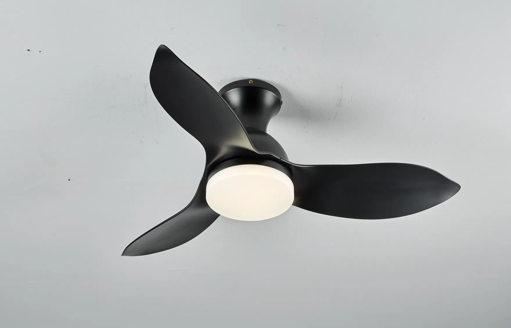 High Quality Quiet Operation Adjustable Speed Ceiling Fan Lights for Commercial Space