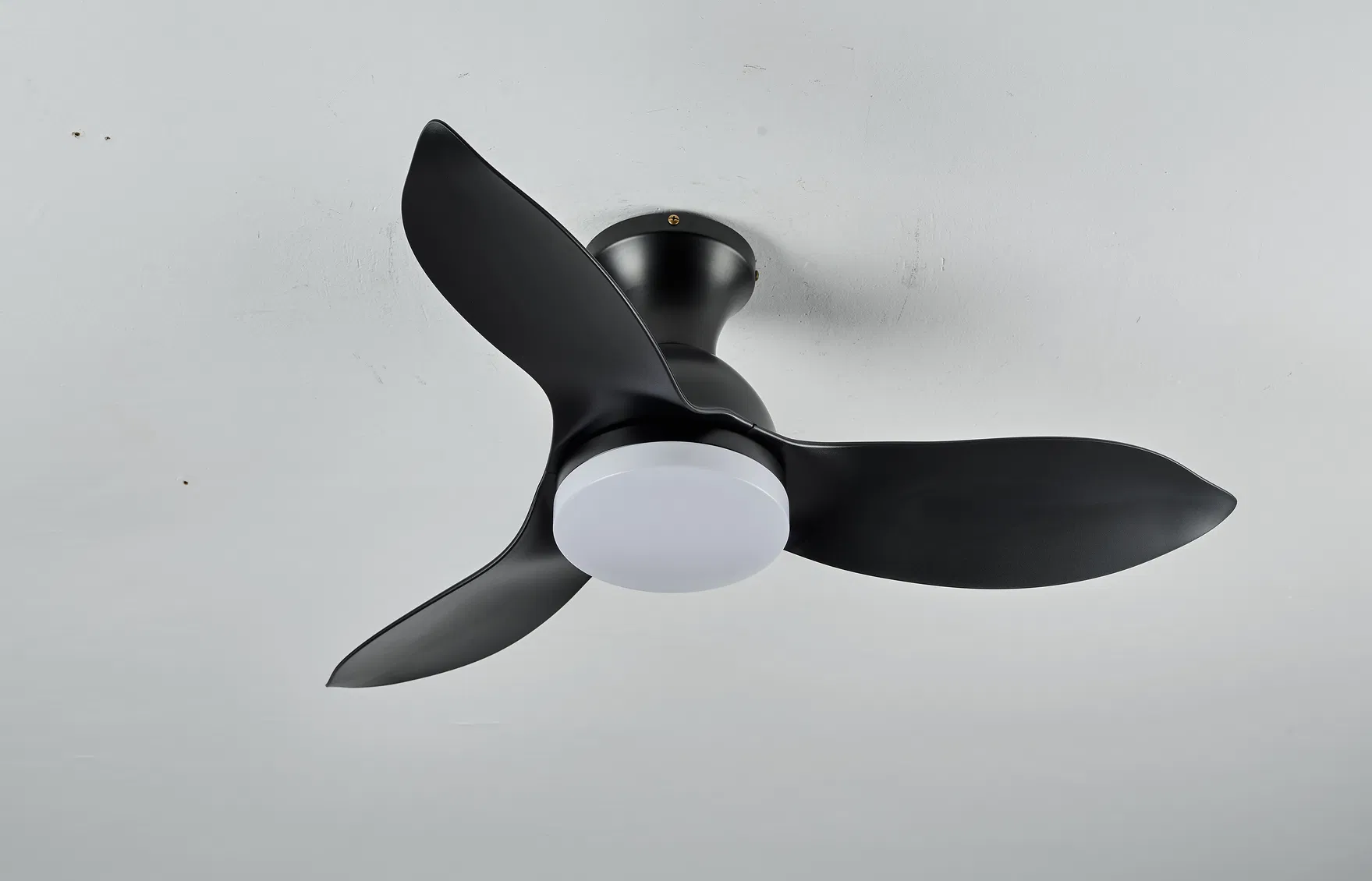 High Quality Quiet Operation Adjustable Speed Ceiling Fan Lights for Commercial Space