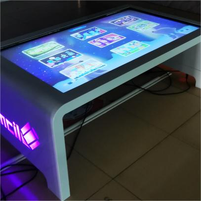 طاولة مختبر العلوم التفاعلية الذكية بشاشة لمس LCD لألعاب الألغاز للأطفال
