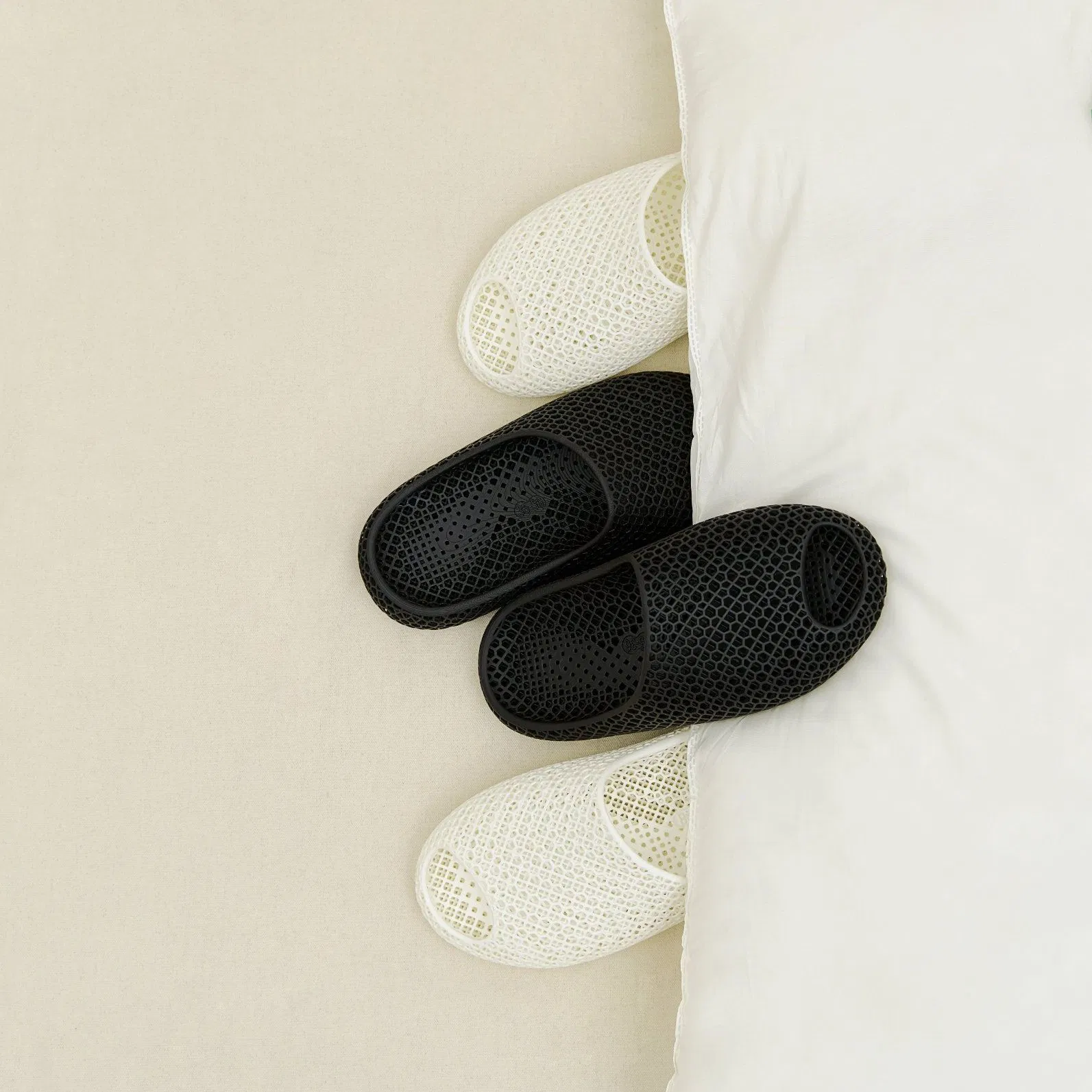 White Aerocloud 3D Printed Water Shoe with Minimal Comfort, Quick-Dry Wear and Soft-Step Ease for Hotel Resort Trips