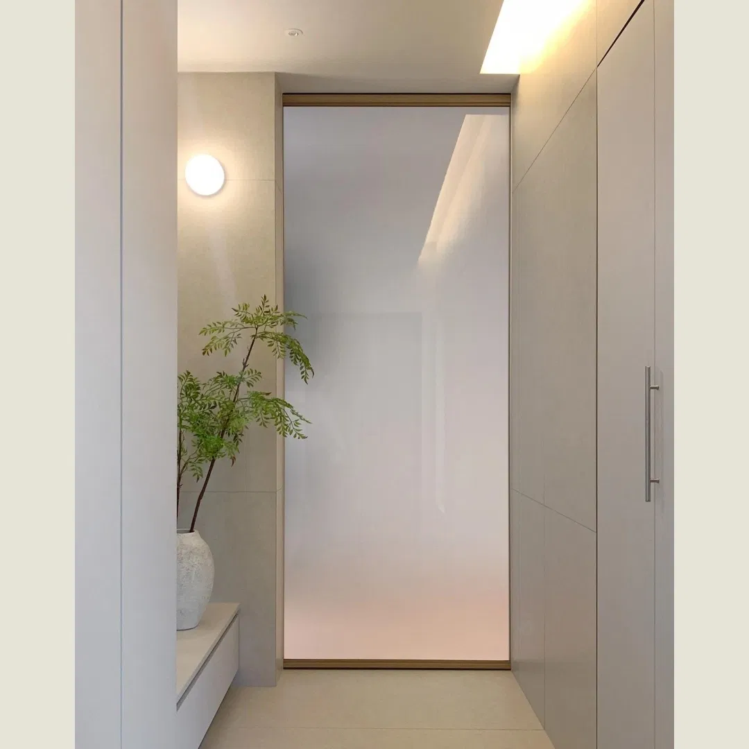 China Wholesale Stylish Ghost Aluminium Sliding Door Modern Minimalist Frameless Style Wear Resistant Sliding Door for Villa Resort Turnkey Works