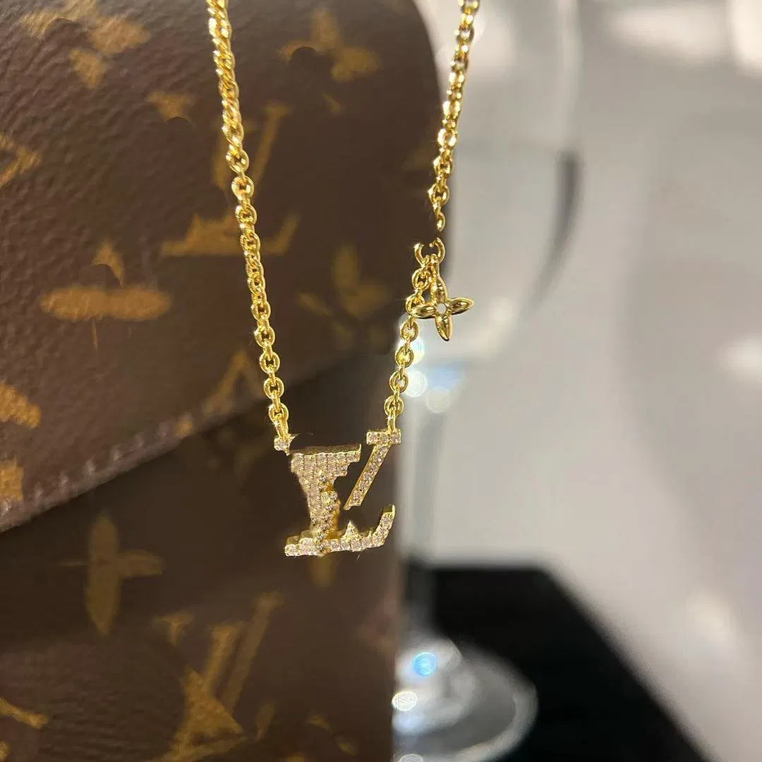 Sleek Luxury Fashion All-Match Elegant Pendant