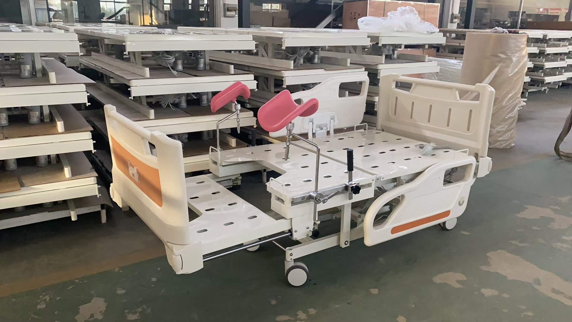 MT Intelligent Electric Gynecological Delivery Bed Multifunctional Obstetric Maternity Bed Adjustable Delivery Operating Table