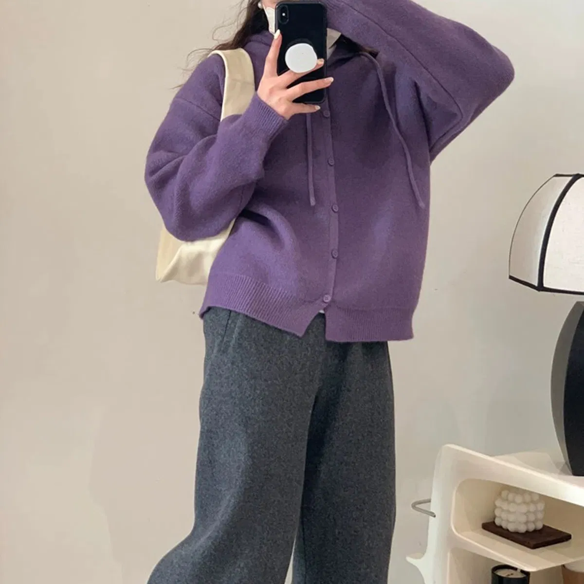 Chic Winter Fashion Sweater for Elegant Seasonal Style
