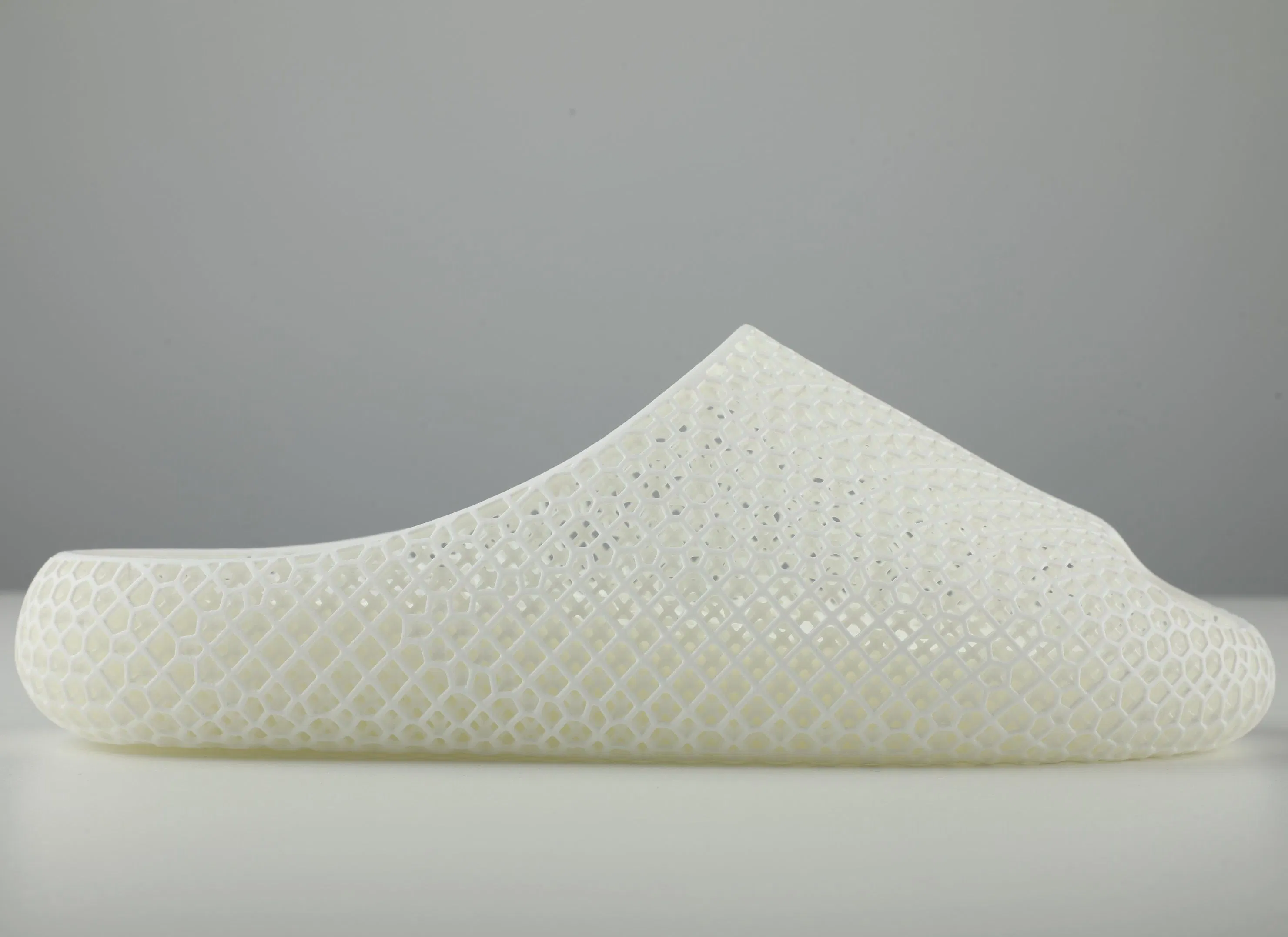 White Aerocloud 3D Printed Water Shoe with Minimal Comfort, Quick-Dry Wear and Soft-Step Ease for Hotel Resort Trips