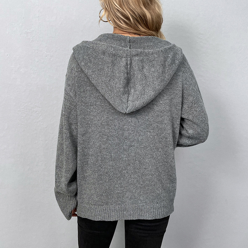 Fashionable Women's Knitwear with Sustainable Materials and Custom Options
