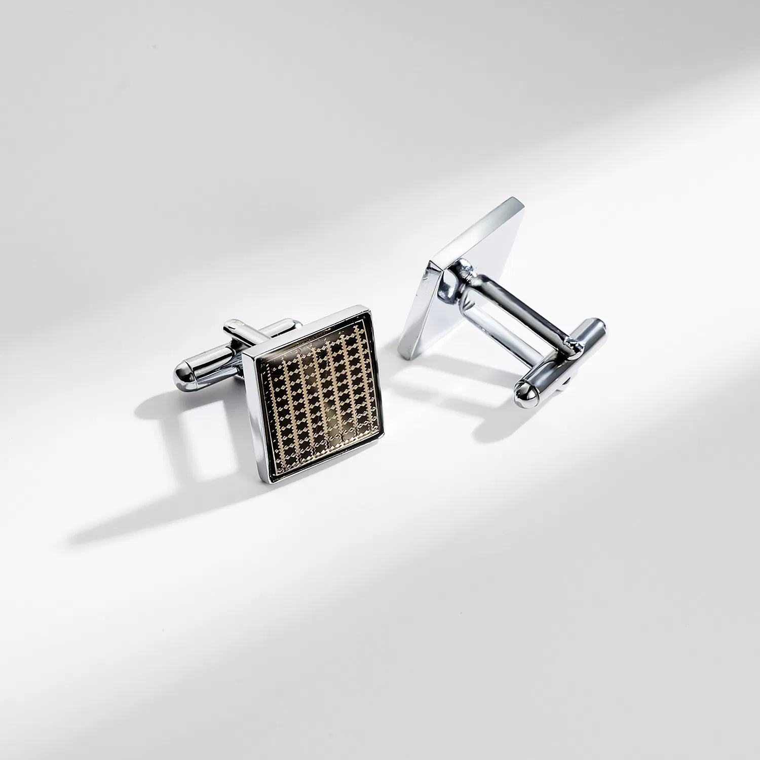 Elegant Men's Gold-Plated Checkered Cuff Links for Business Attire