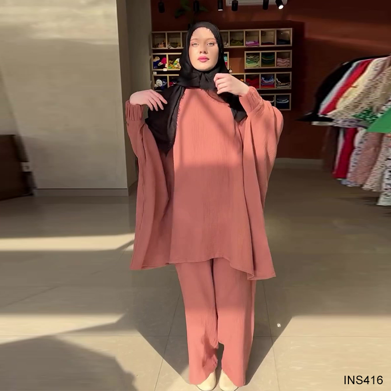 Wholesale Modest Muslim Women Outfit: Top and Pants for Women