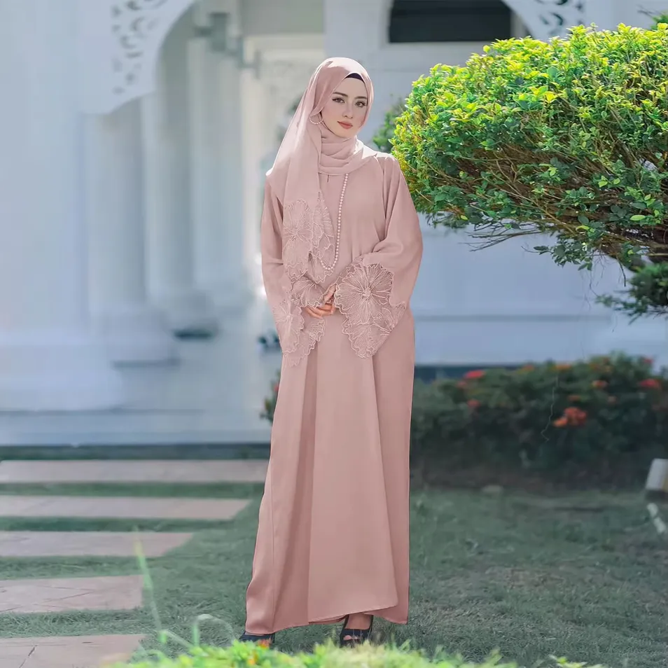 Traditional Muslim Clothing Robe