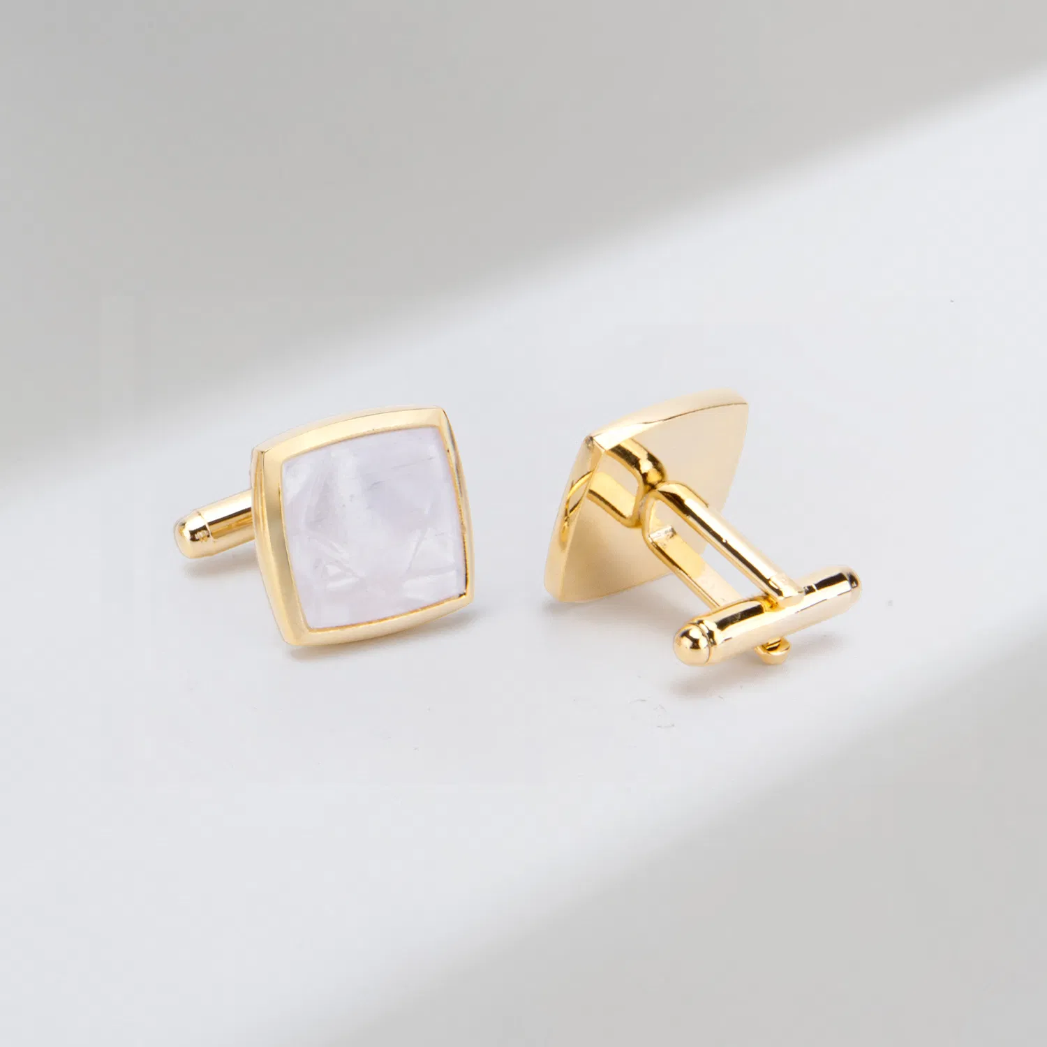 Elegant Men's Gold-Plated Checkered Cuff Links for Business Attire