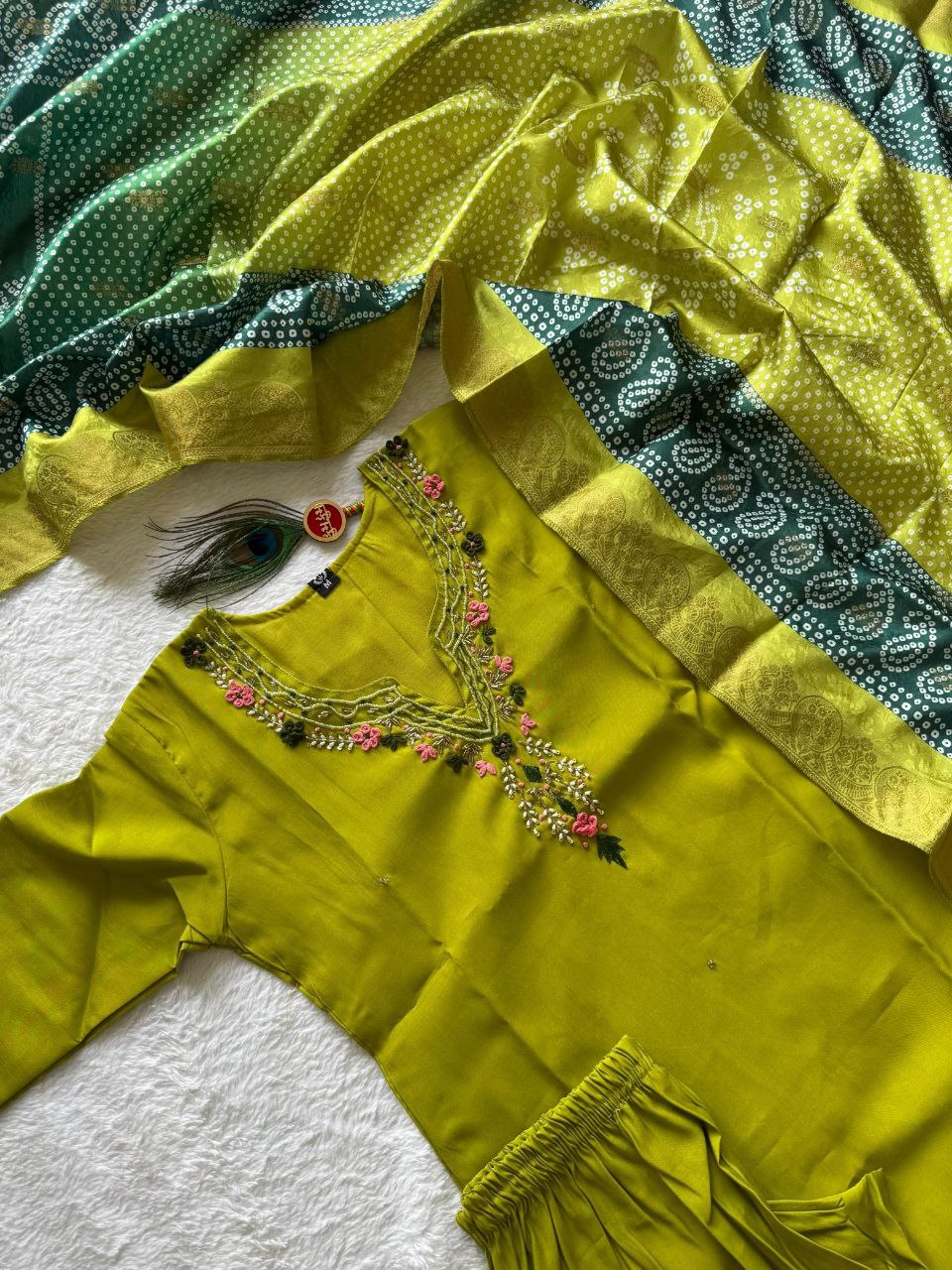 Hot Selling Women's Casual Kurta Georgette Embroidery Kurti Dupatta Set Readymade Indian Wear for Wedding Parties for Girls