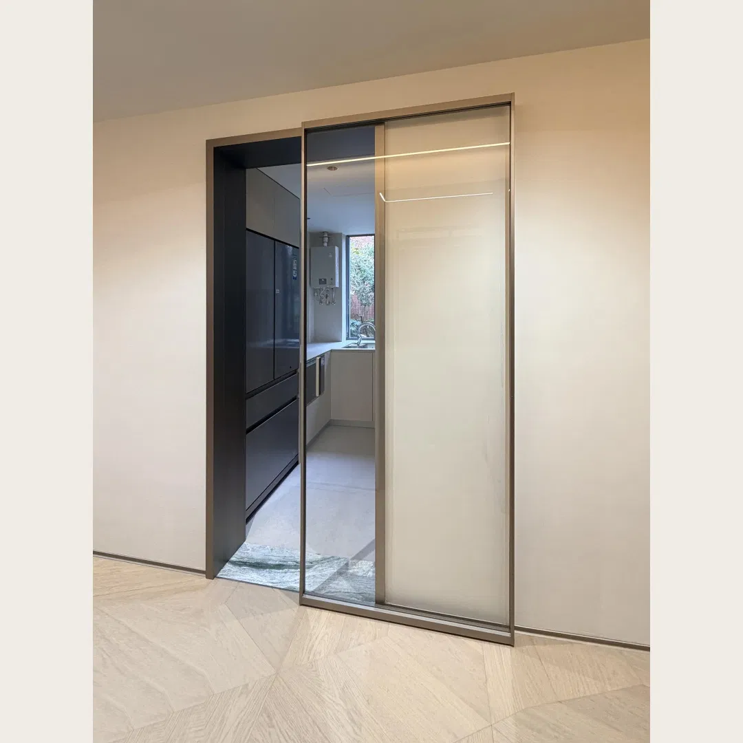 China Wholesale Stylish Ghost Aluminium Sliding Door Modern Minimalist Frameless Style Wear Resistant Sliding Door for Villa Resort Turnkey Works