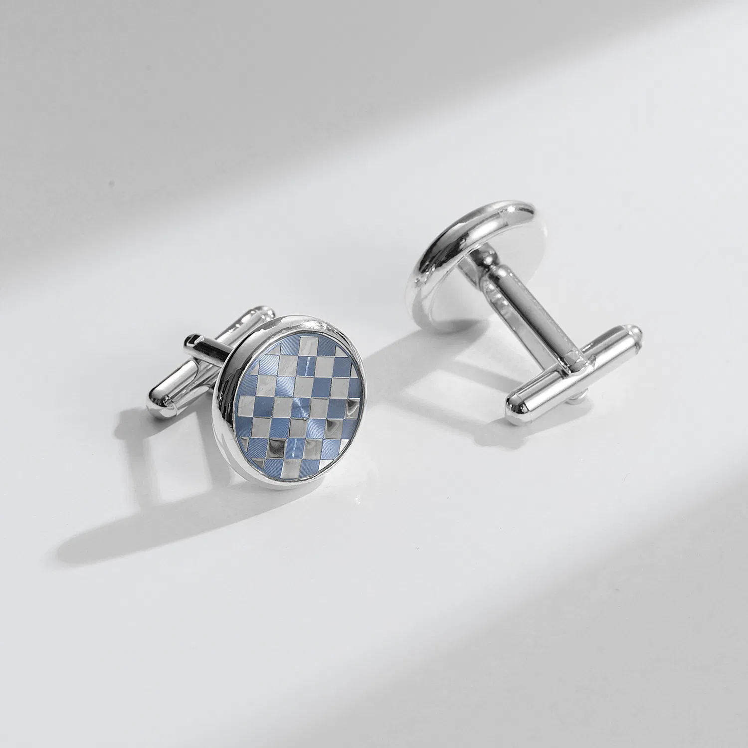 Elegant Men's Gold-Plated Checkered Cuff Links for Business Attire