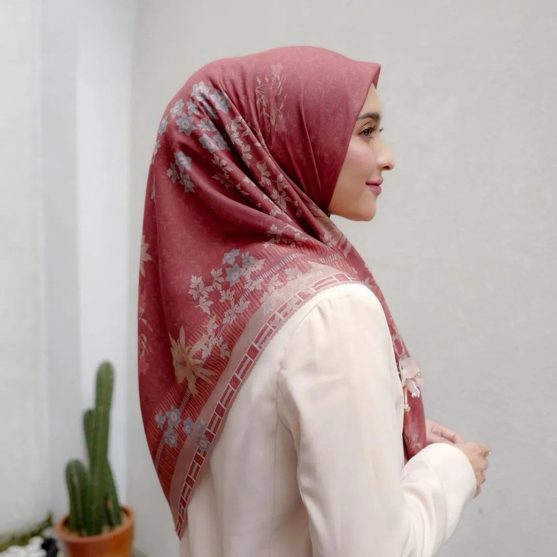 Elegant Malaysia Muslim Women's Hijab for Modest Fashion