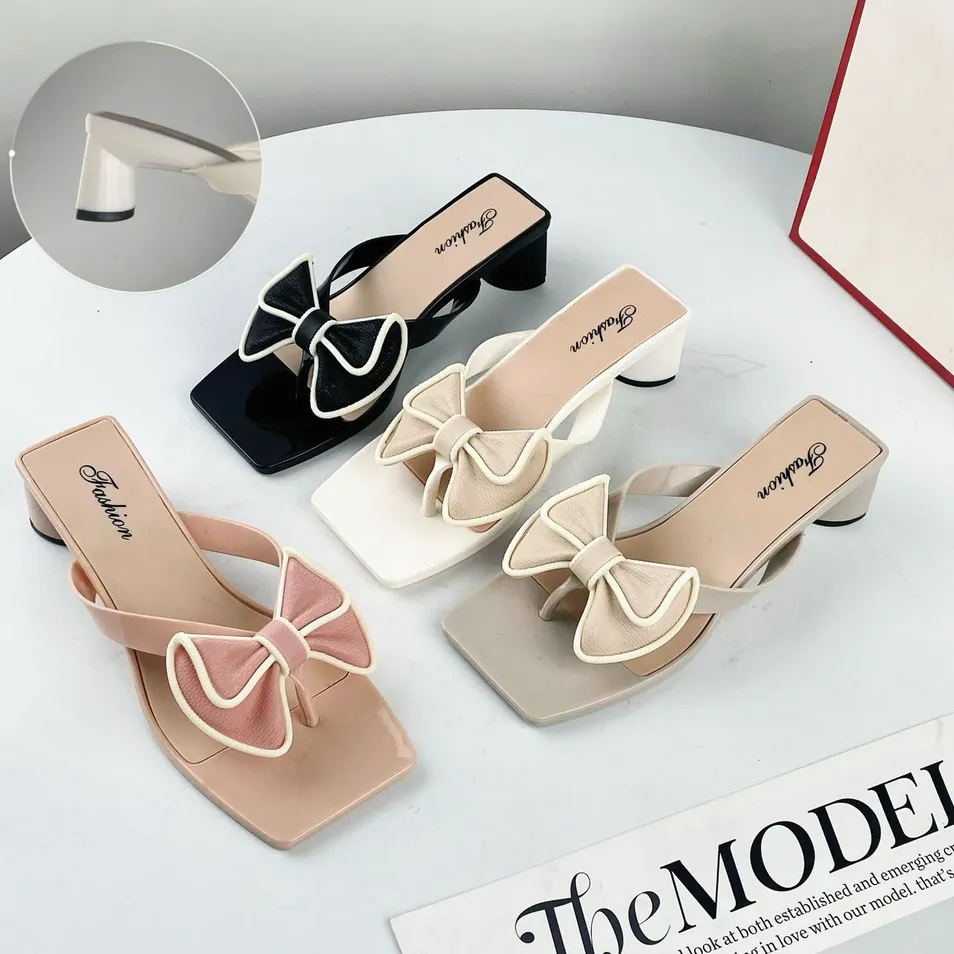 Lady Fashion Shoes Detail