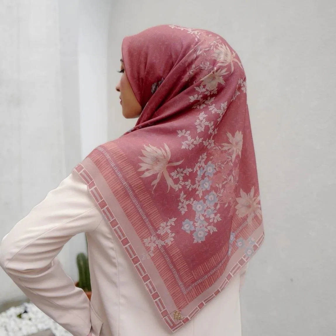 Elegant Malaysia Muslim Women's Hijab for Modest Fashion