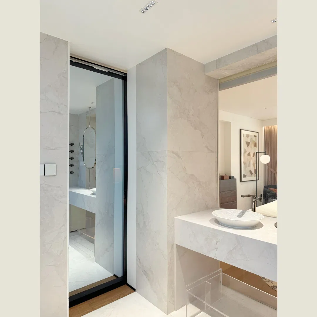 China Wholesale Stylish Ghost Aluminium Sliding Door Modern Minimalist Frameless Style Wear Resistant Sliding Door for Villa Resort Turnkey Works