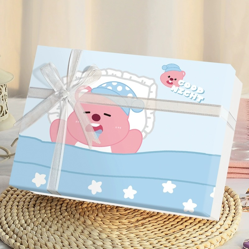 Sustainable Pink Packaging for Trendy Fashion and Footwear