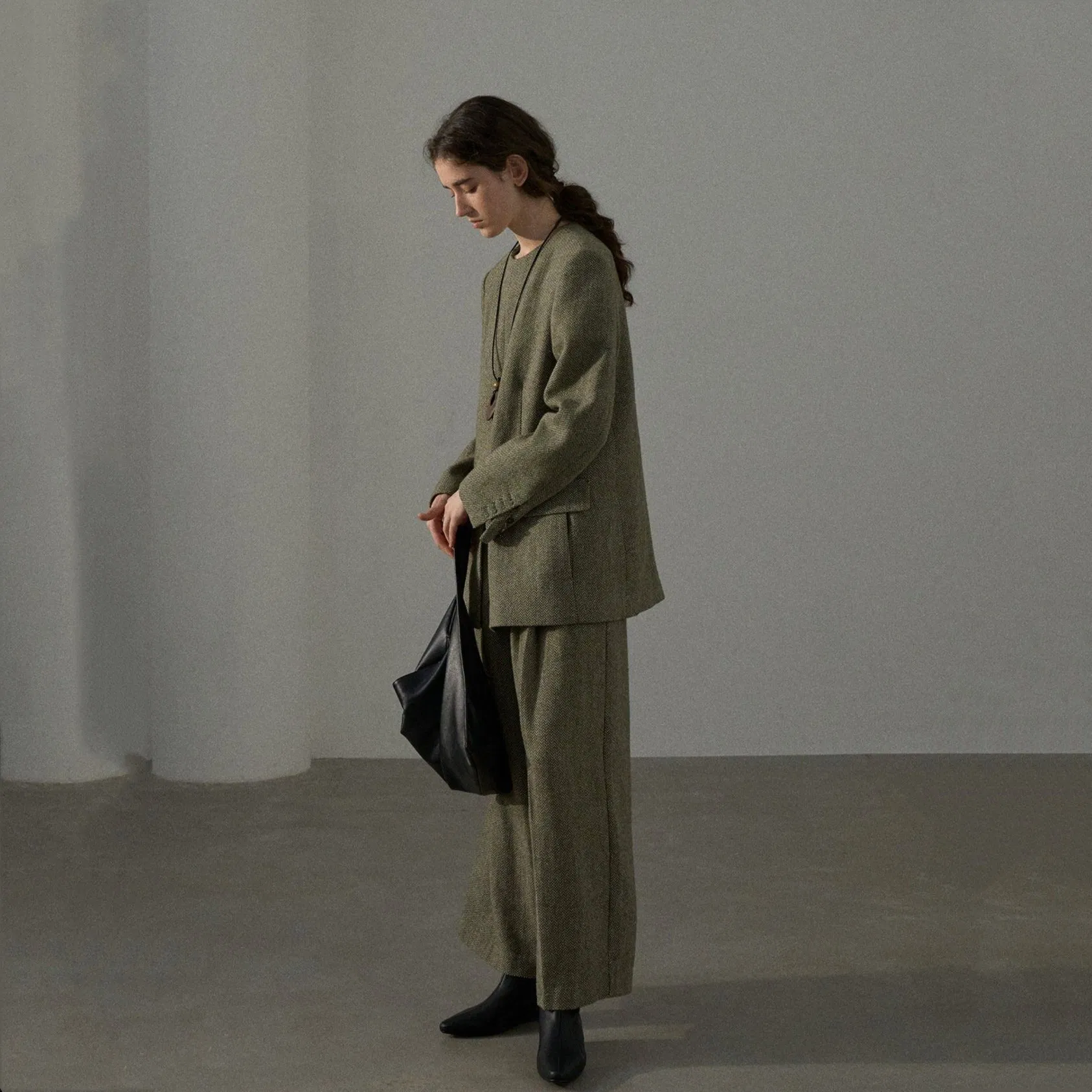 Factory Customization Luxurious Wool Tweed Pleated Wide-Leg Trousers for Stylish Comfort